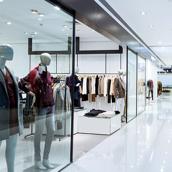 centre commercial boutiques magasin vitrines commerce