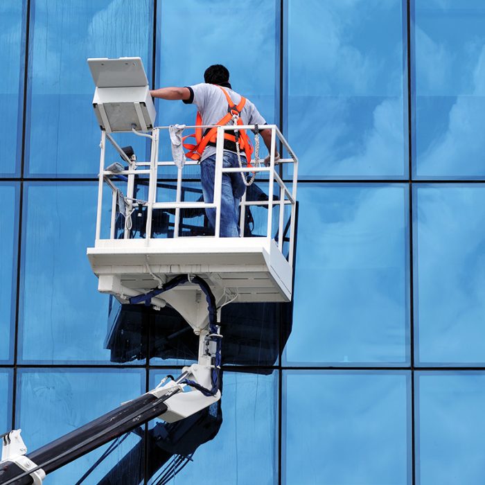 Cordistes pour nettoyage de vitres en hauteur à Lille